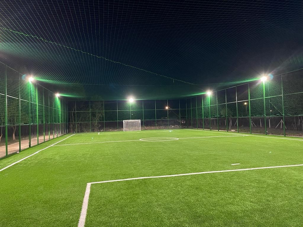 executie teren de fotbal nocturna